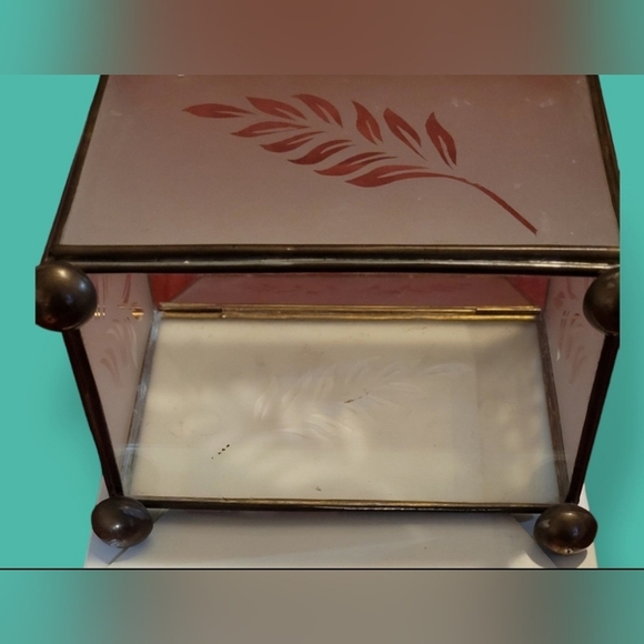 Vintage Clear Glass W/ Brass Curio Jewelry Box Frosted Floral Etchings - Picture 7 of 8